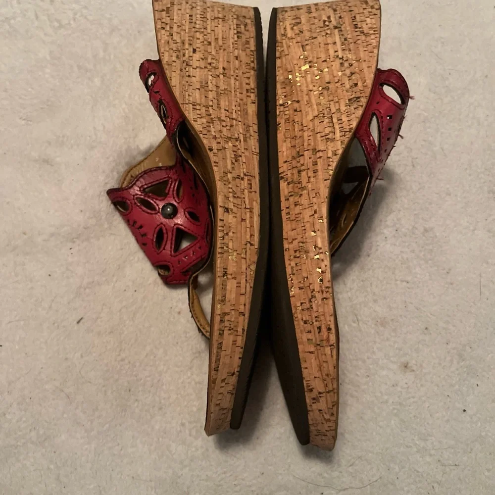 Clarks Red Cut-Out Sandals - Picture 3 of 6